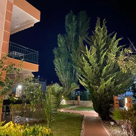 Alexandra Apartment *