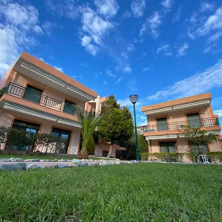 Alexandra Apartment *